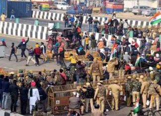 काफ़ी होगा हमारा एक बार भी सड़क पर उतरना