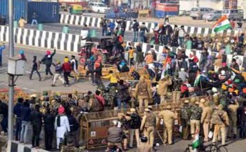 काफ़ी होगा हमारा एक बार भी सड़क पर उतरना